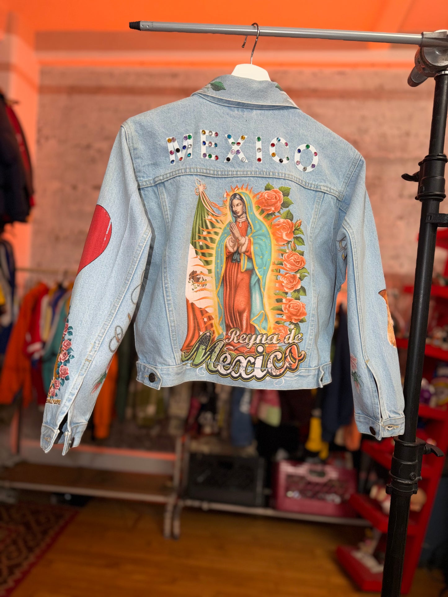 Siempre En Diciembre Women’s Cropped Levi’s